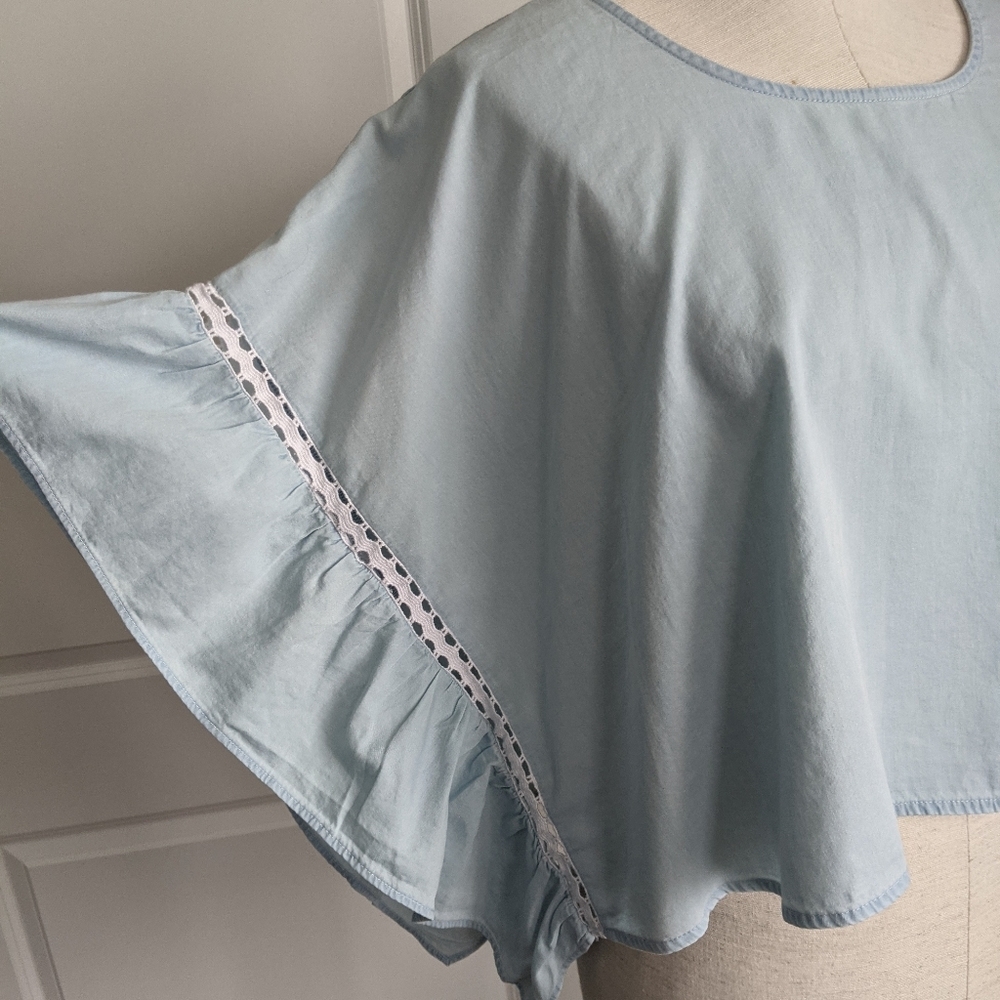 BCBGeneration Top Cropped Ruffled Short Sleeve White Eyelet Chambray Blue L NWT - Picture 11 of 16